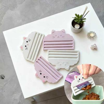 Cute Portable Cat Treat Dispenser Cat Food Pouch Scraper Reusable Cat Food Strip Squeezer Dispense For Cats Pet Supplies