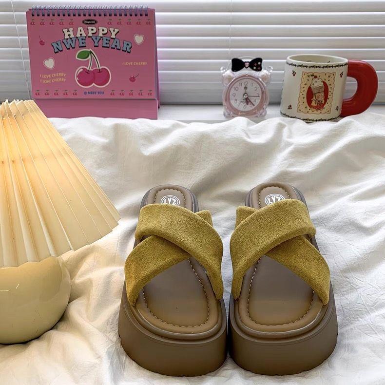 Versatile Sandals Small Beach Sandals Muffin Thick Sole Height Increase Cross with Slippers Women's Summer Wear 2025 New