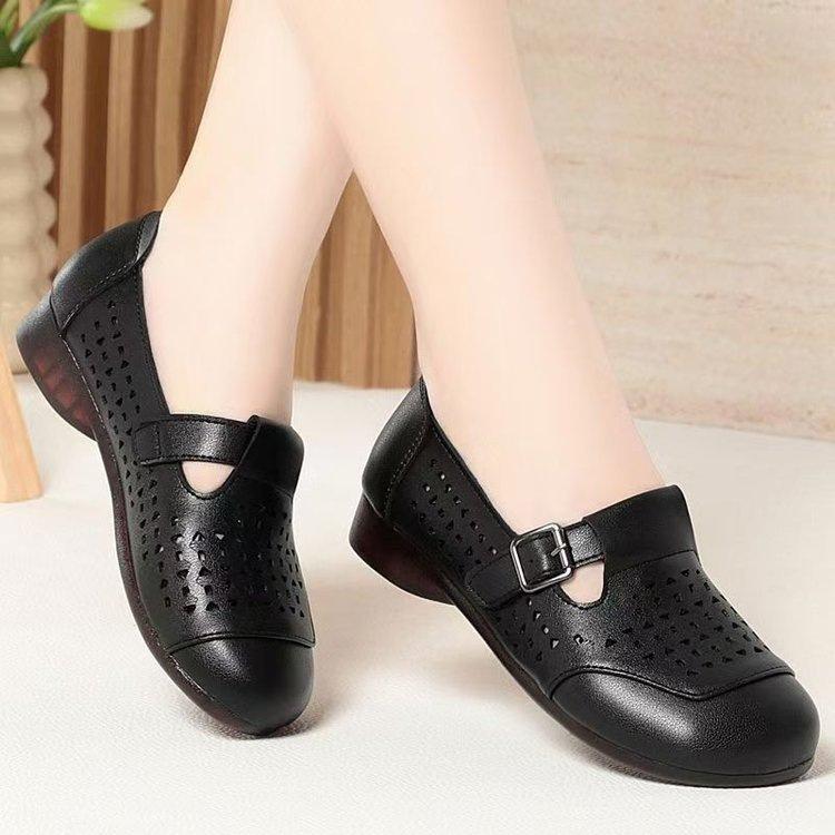 Hollow non-slip soft-soled hole shoes summer new retro casual breathable single shoes comfortable sandals