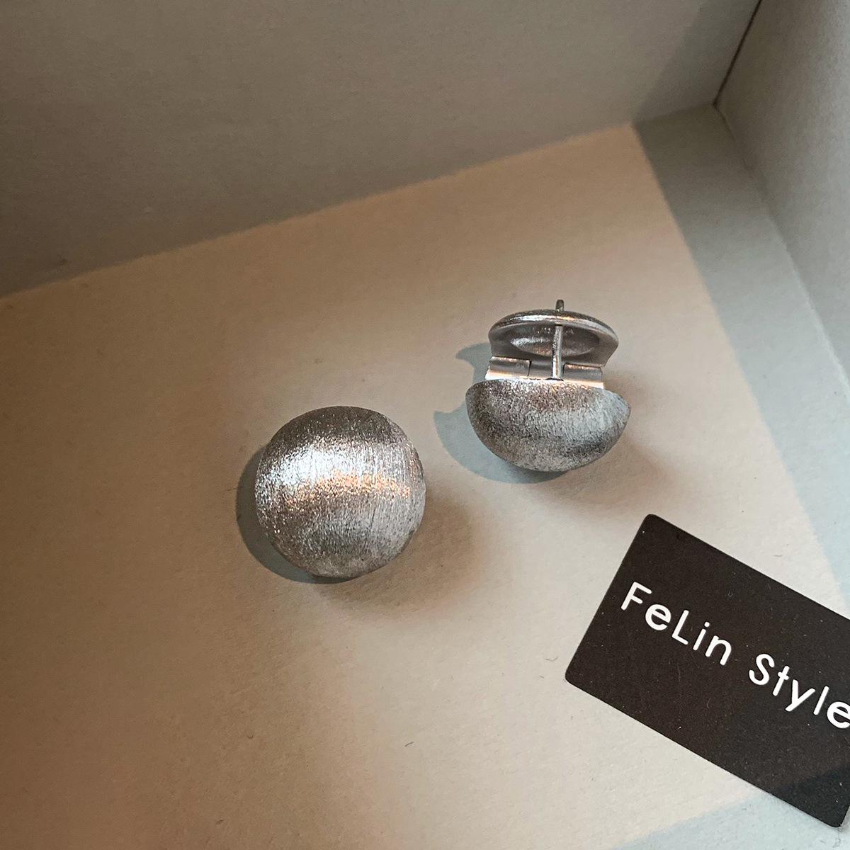 

Ретро серьги-шарики из матового серебра: Женственные, Роскошные и Нишевые Европейско-Американские Золотые Каффы для Ушей.