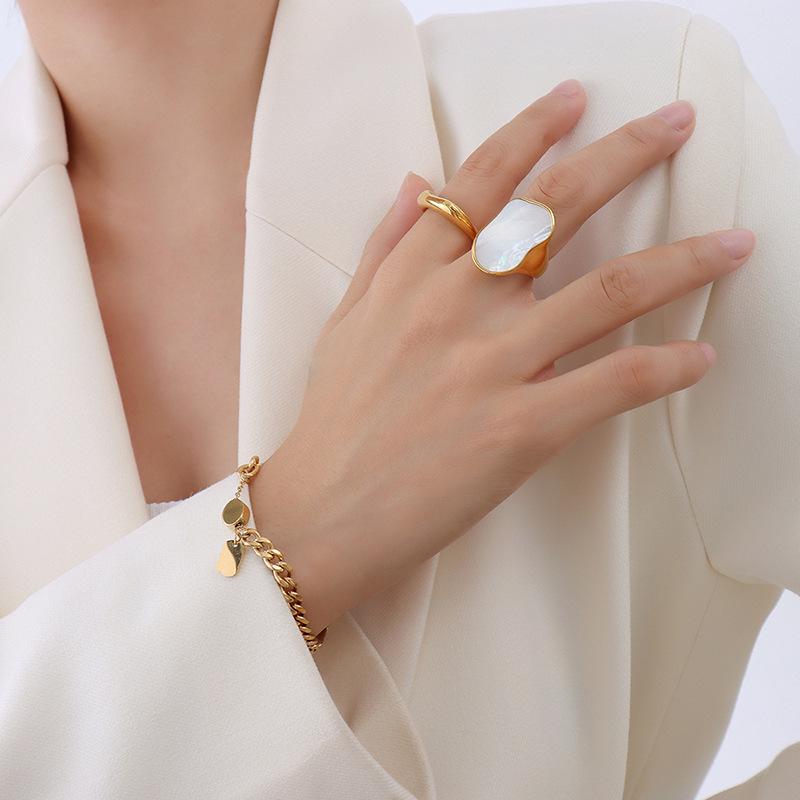 Empress Dowager Retro Ring: 18k Gold Choker with Irregular White Mother-of-Pearl on Titanium Steel Size 7