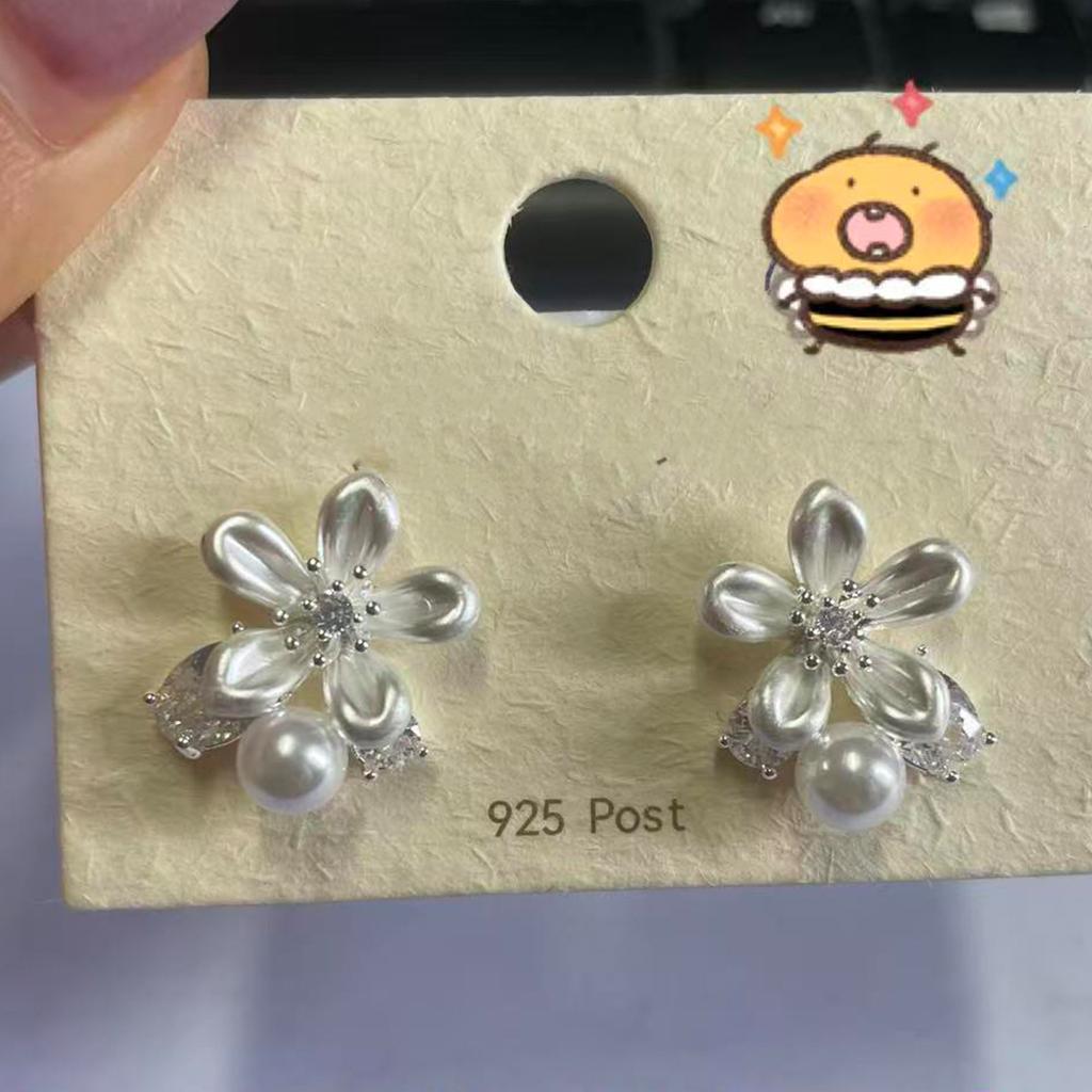 French Sweet Camellia Stud Earrings Women's Light Luxury Pearl Zircon Earrings Niche Design Sense Commuter Vacation Ear Jewelry