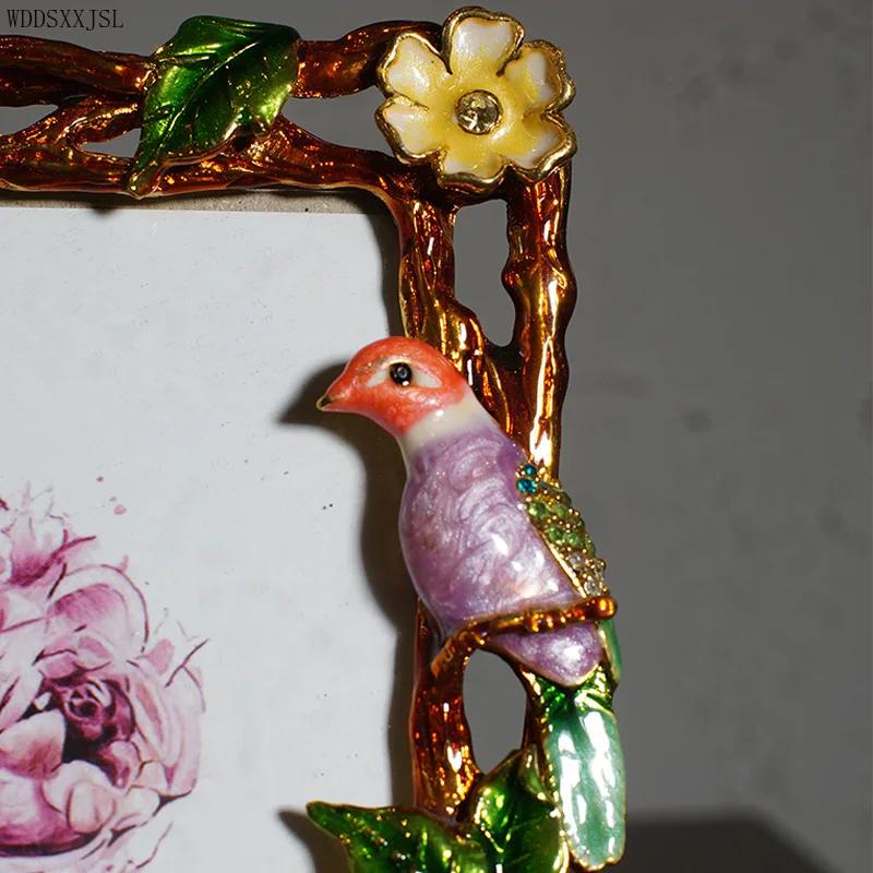 Europäischer Retro-Blumen- und Vogel-Metall-Fotorahmen-Dekor Kreatives Hochzeitsfoto Wohnzimmer Schreibtisch-Fotorahmen Ornamente