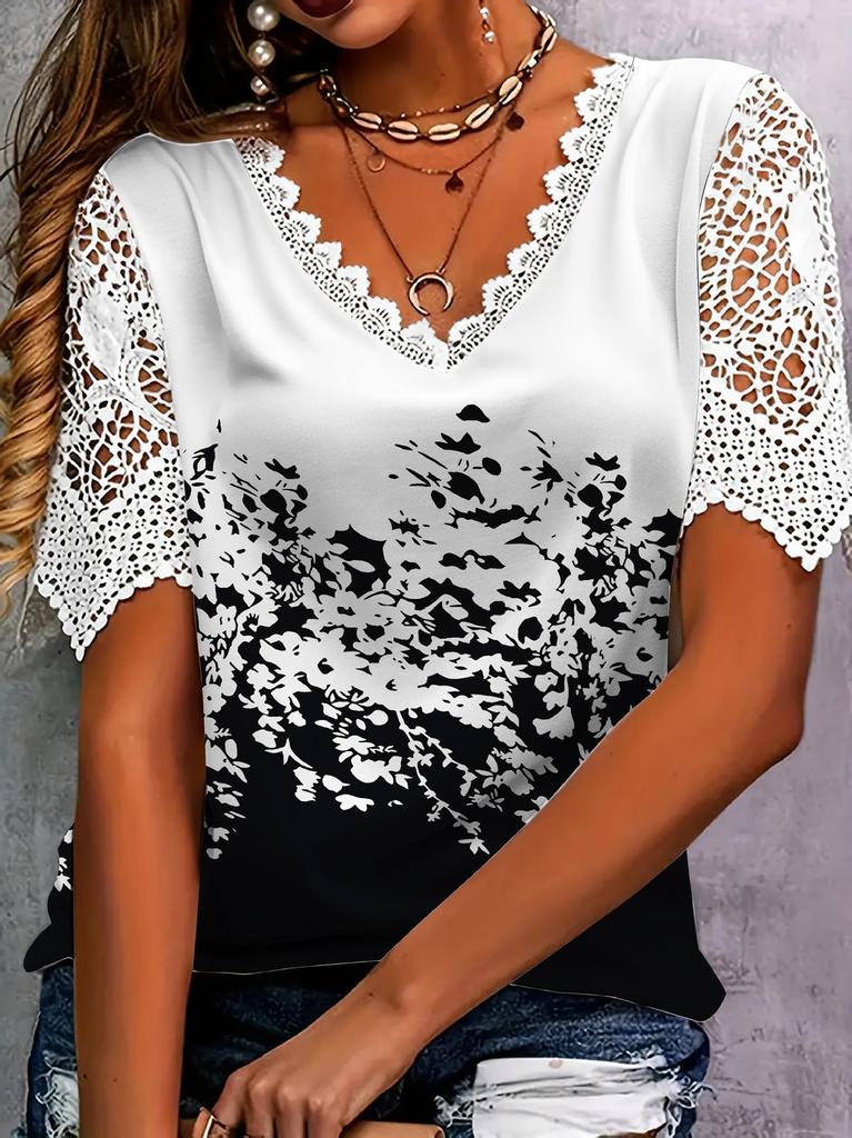 Elegantes kurzärmeliges Oberteil mit Spitzenpatchwork und Blumendruck
