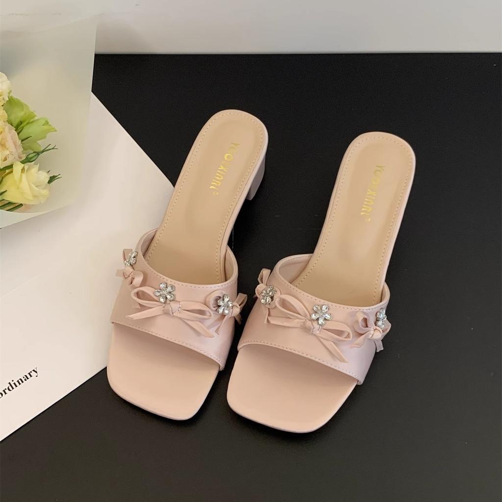 French Medium Heel Open-toed Cool Slippers Outer Wear Women's Shoes 2025 New Summer Rhinestone Bow Thick Heel One-word Drag