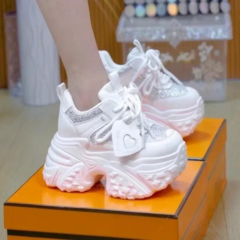 Moda 7CM Sneakers Platform Casual da Donna Tacchi Alti Nuove Scarpe Sportive in Pelle Primavera Bling Trainers Sneakers Chunky Zapatos Mujer