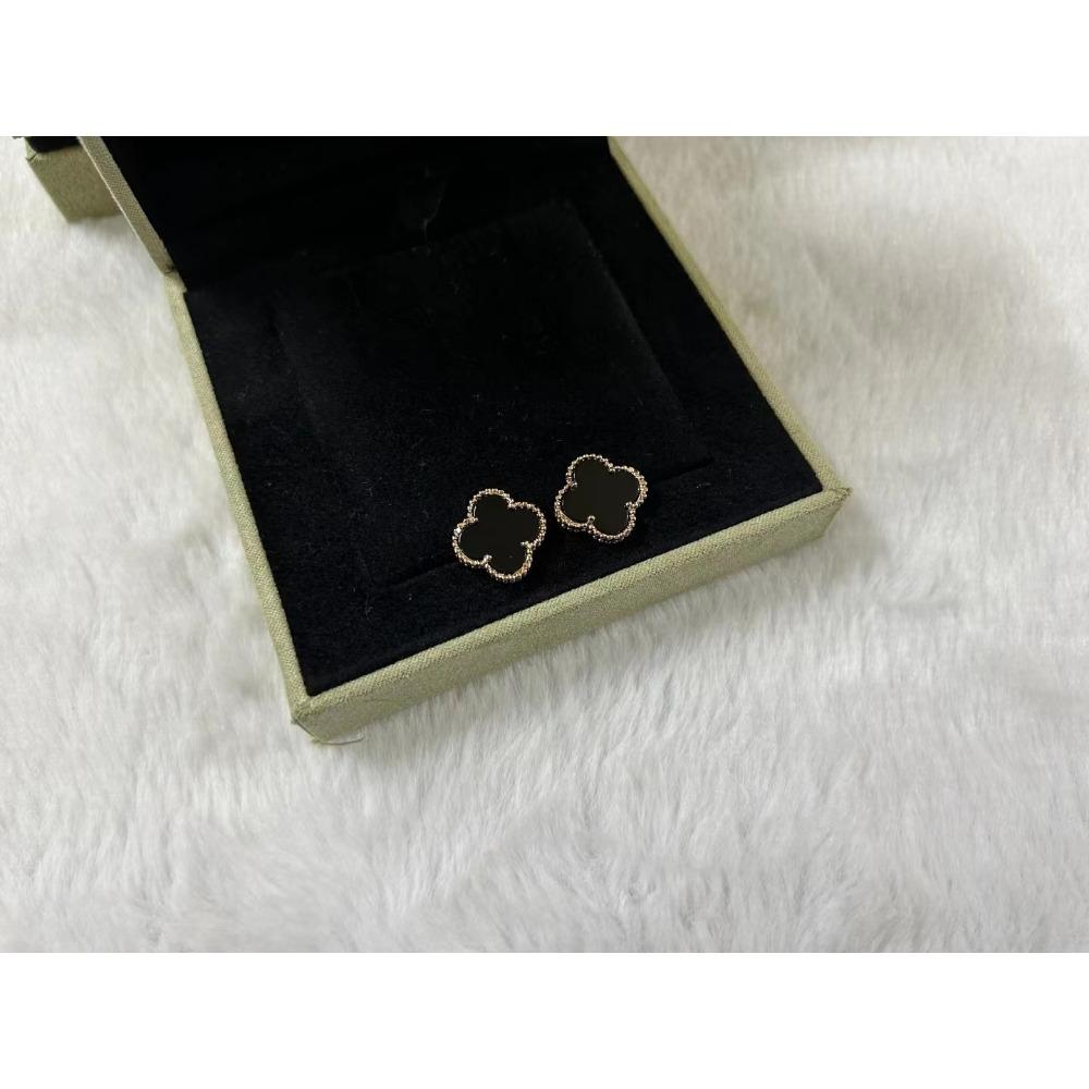 High Version Lucky Four-leaf Clover Earrings for Women 18K Fashion Light Luxury Natural White Mother-of-pearl Pair of Earrings