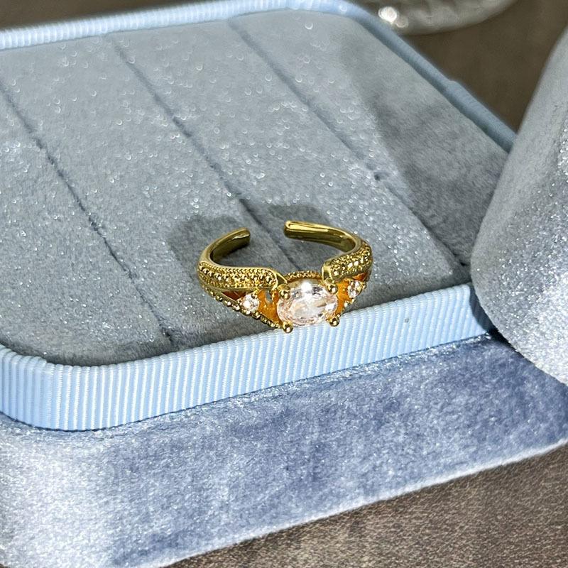 2026 Old Money Wind Exquisite Micro-inlaid Zircon Butterfly Flower Opening Ring Women's Light Luxury Geometric Stacking Wearing Versatile Niche Ring