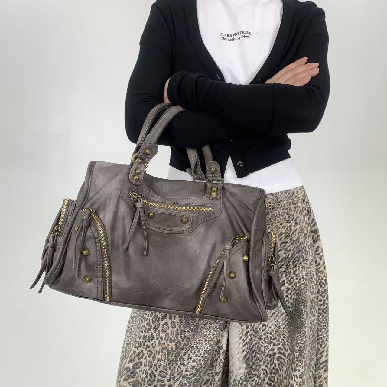 

Millennium Hot Girl Vintage Motorcycle Tote Bag with Rivets and Tassels, Retro Crossbody Handbag сірий колір