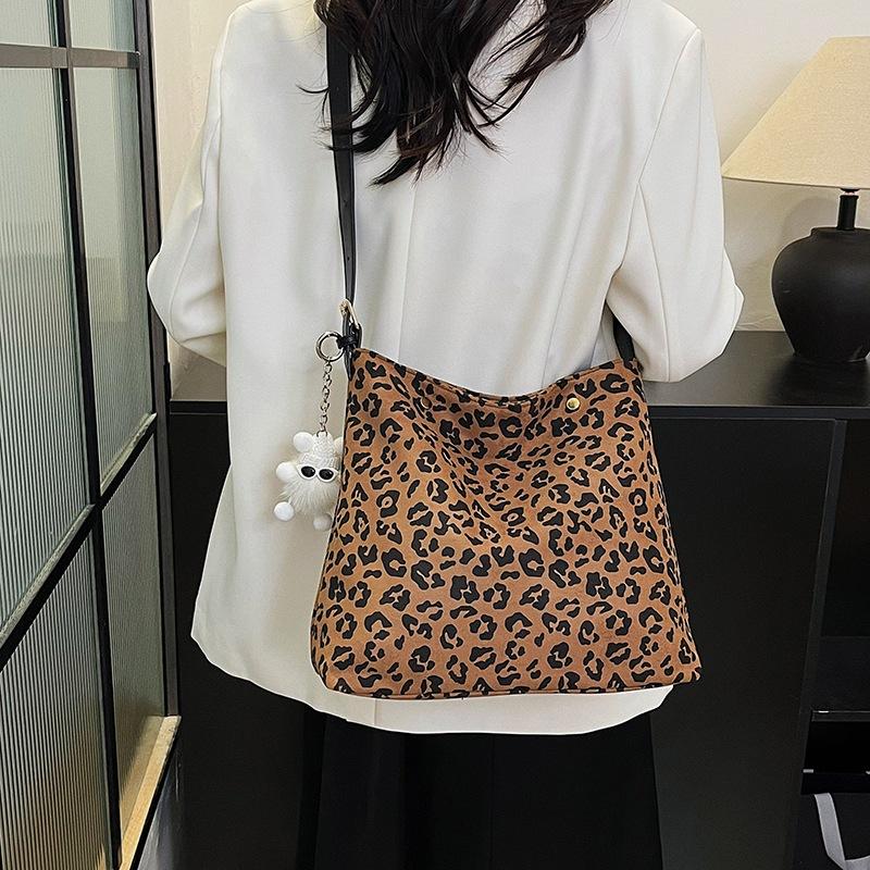 New retro leopard print women's shoulder bag fashion trend autumn and winter casual tote messenger bag