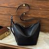 Large Capacity Bag Women'S Winter Retro Versatile Shoulder Bucket Bag Niche Design Commuter Dumpling Bag
