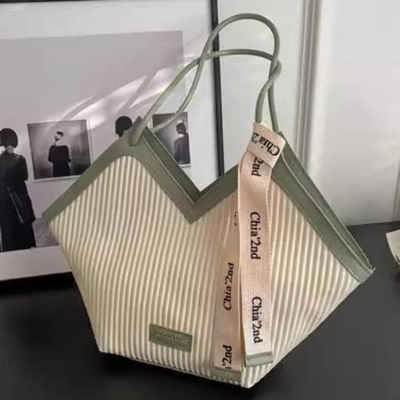 Женская большая ретро сумка-тоут Элегантная универсальная сумка через плечо в форме сердца зелёный 2260₽