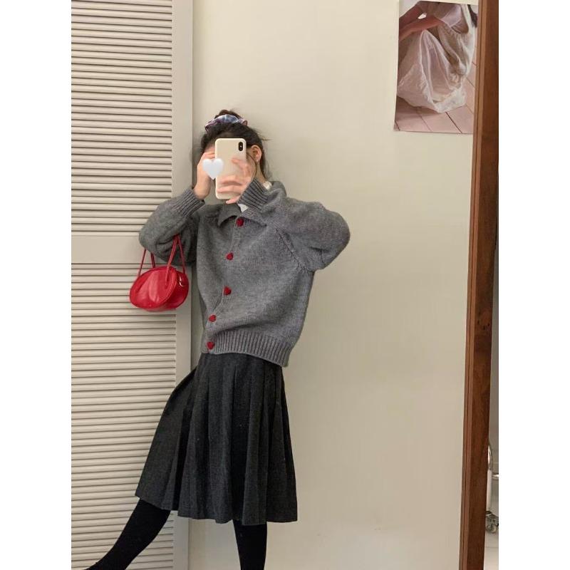 Early Spring New Love Buckle Lapel Loose Simple Temperament Knitted Cardigan Women's New Solid Color Sweater Jacket