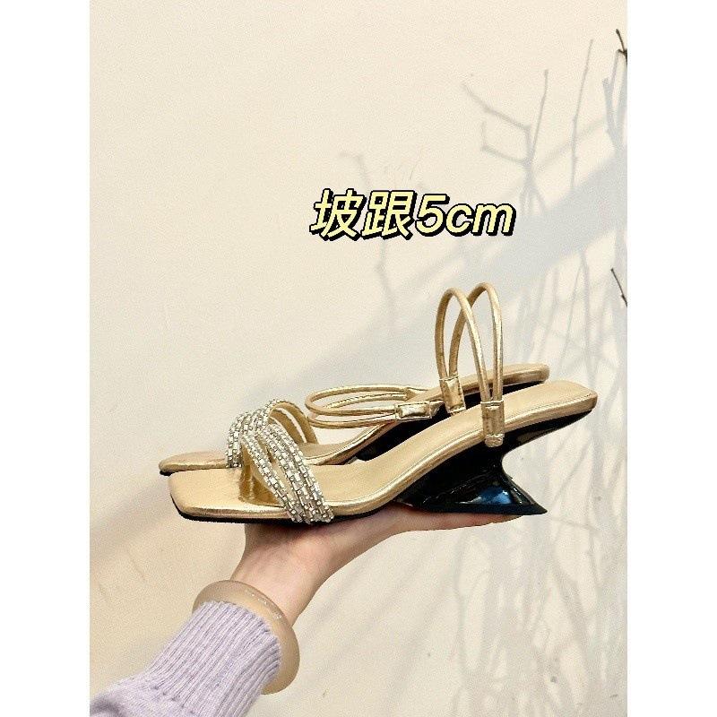 Delicate Ernie! Temperament square head rhinestone with two words, wearing wedge heel sandals women's summer open-toed sandals