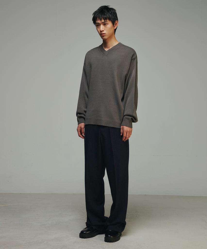 SIGNATURE V-Neck Relaxed Knit [Charcoal]