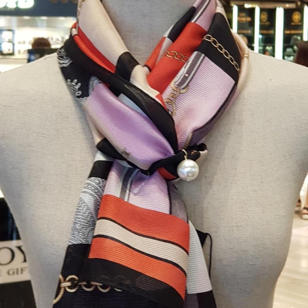 Veronica Seidenschal E20F2SK201