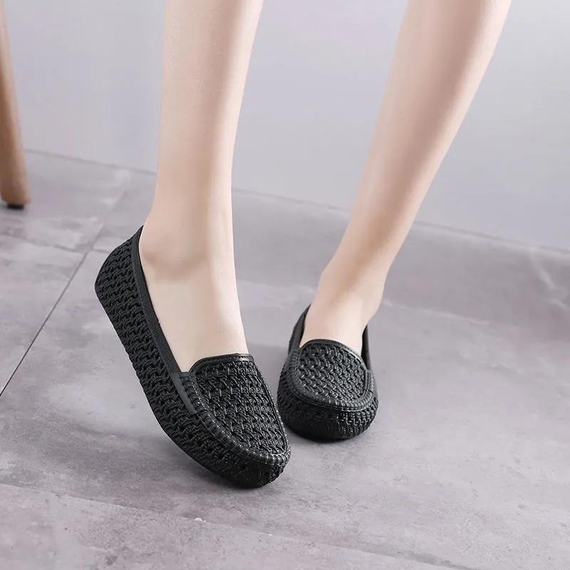 Women's Summer Sandals Flat Work Shoes Nurse Shoes Baotou Soft Bottom Hole Shoes Mother Shoes Non-slip Beach Shoes Peas Shoes