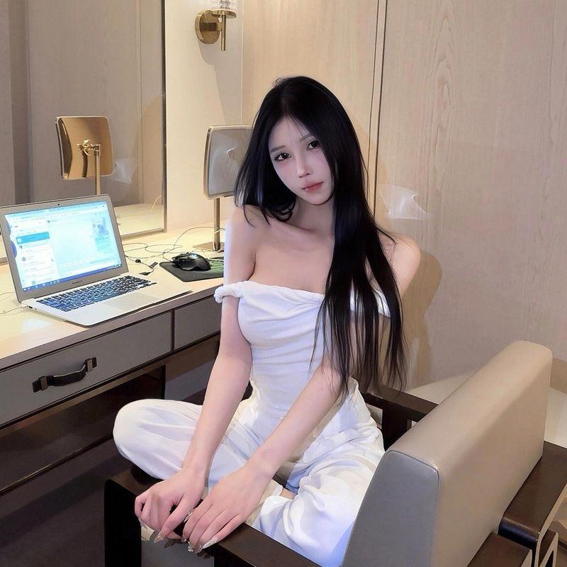 

Стиль чистой страсти Сексуальный Сексуальный с открытыми плечами Дизайн, открывающий плечи Белые топы-бра Женские Летние Новые Прилегающие Подчеркивающие фигуру Без рукавов White All yards