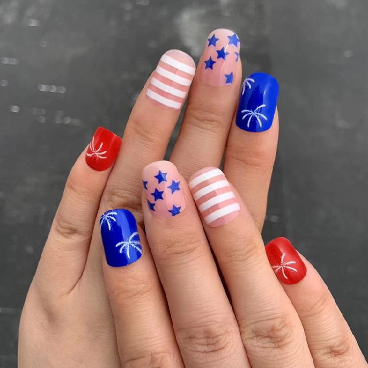 

4th of July Press On Nail 24 Pieces Short Square False Nail with Glitters Acrylic Nail for Fashionable Women and Girls 1