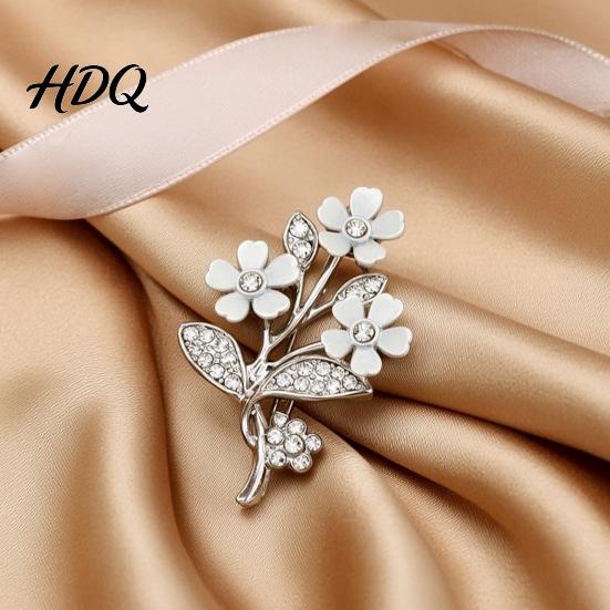 Floral Scarf Pin Rhinestone Flower Brooch Pin Bling Lapel for Women Coat Shirt Sweater Dress Decorative Accessory Elegant