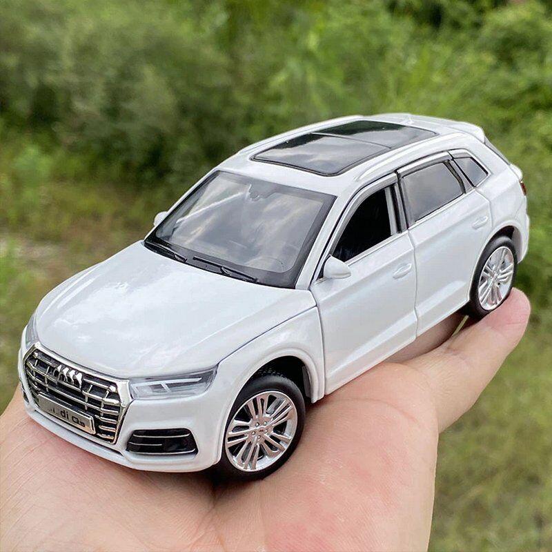 1/32 Scale Q5 SUV Alloy Car Model Diecast and Metal Car Game Car Model Hypersonic Simulation Children's Collection Gift Game