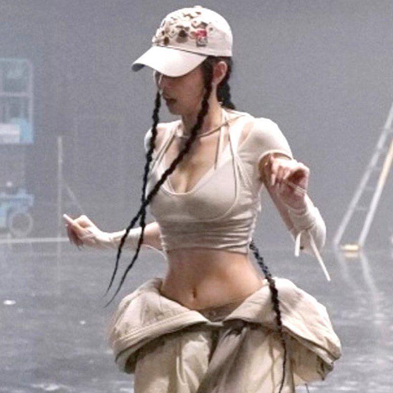 Purely Sexy T-Shirt Design with Hollow-Out Long Sleeves, Dance-Style Top with a Split Design, Fake Two-Piece Dance Structure-Style Jazz Top