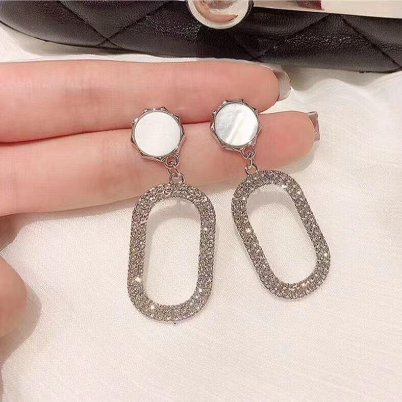 

Exquisite Gold Oval Diamond Stud Earrings - Versatile Geometric Design for Women