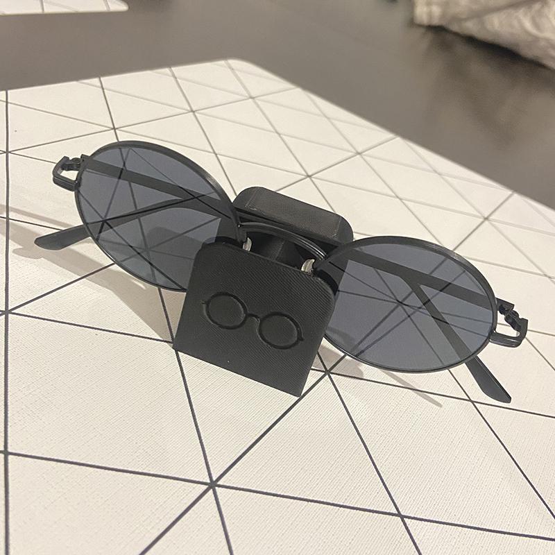 Minimalist Anti-Slip Eyeglass Holder & Desk Organizer Sleek Glasses Display Stand Space-Saving For Home Office Ideal Gift