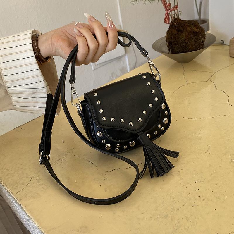 Korean Style Crossbody Bag for Women 2026 New Sweet Girls Buckle Single Shoulder Bags Fashion Rivet Decorated Mini Coin Pouch