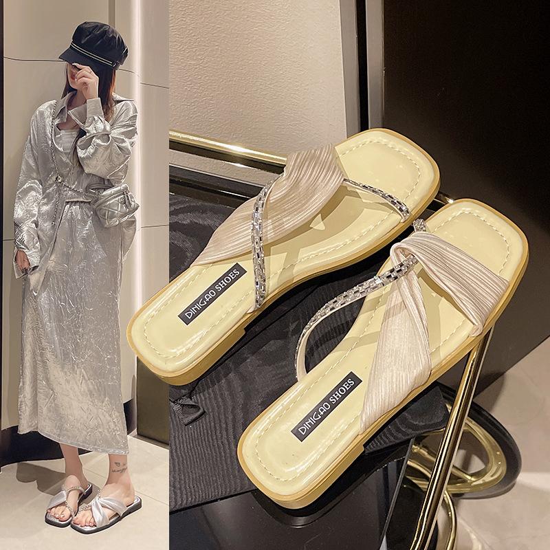 Flat-bottomed cool slippers women's shoes wear summer new fashion low-heeled open-toed sandals