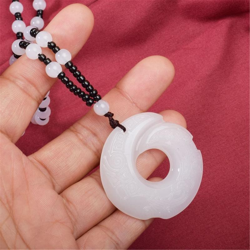 Delicata collana con ciondolo in ossidiana, gioiello da collo alla moda, girocollo, ornamento per l'uso quotidiano, appuntamenti e feste.