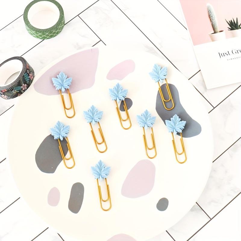 4 Stück kreative bunte Lesezeichen in Ahornblattform, Büroklammer, niedlicher, in Kunststoff eingewickelter Federkiel, Buchklammer, Hardware-Lesezeichenhalter