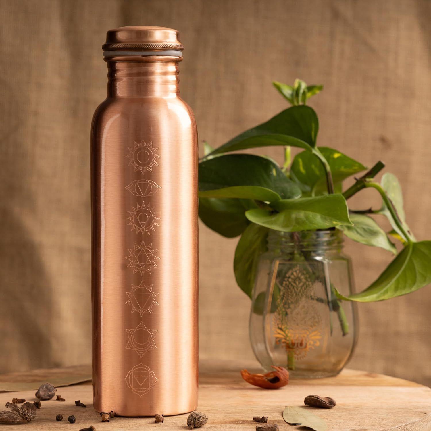 

Бутылка из чистой меди с 7 чакрами, однотонная, с золотой отделкой | Гравировка | 100% чистая медь | Герметичная