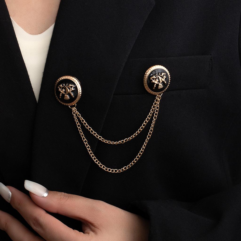 Light Luxury High-End British Style Brooch Retro Metal Chain Button Niche Simple Fashion Brooch