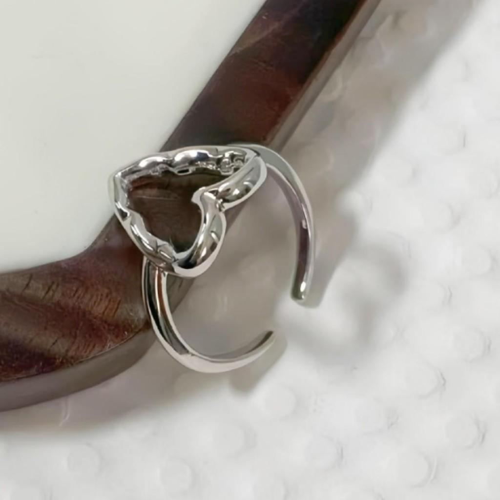 Hollow Heart Ring: Women's Retro Adjustable Fashionable Cold Style