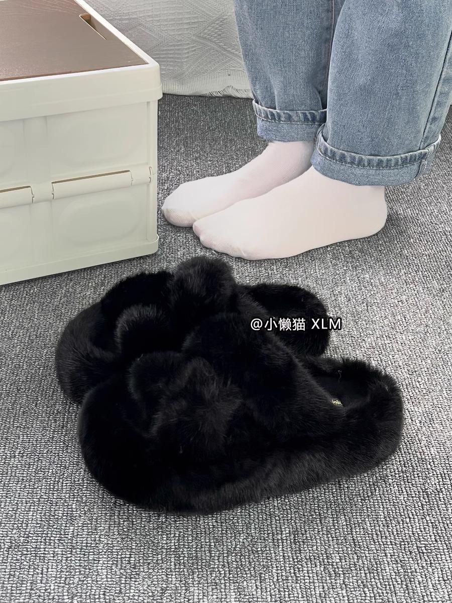 

Mao Mao slippers women s wear 2025 autumn and winter new thick-soled plush wool shoes Internet celebrity versatile foreign style home cotton mop 40 чорний