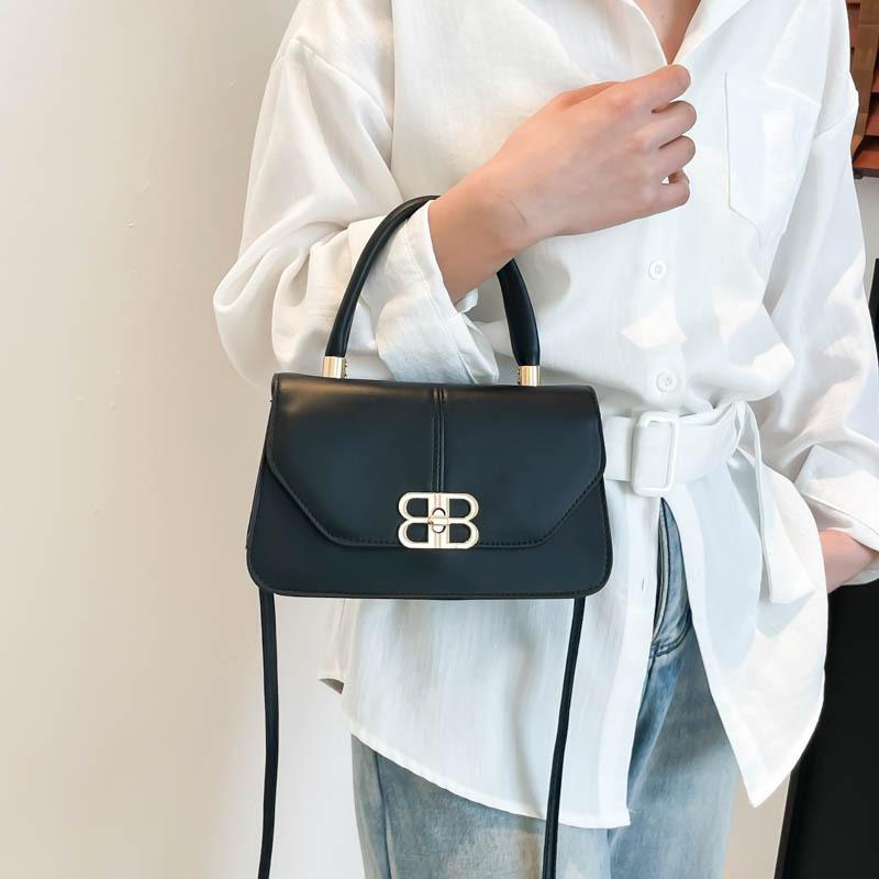 Винтажный стиль Подмышечная маленькая квадратная сумка Женская сумка Простая эстетика Нишевый дизайн Сумка через плечо чёрный