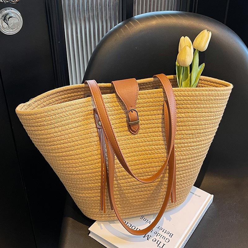 New Casual Small Fresh Woven Armpit Beach Bag Commuting Large Capacity Commuting Vegetable Basket Tote Bag Women