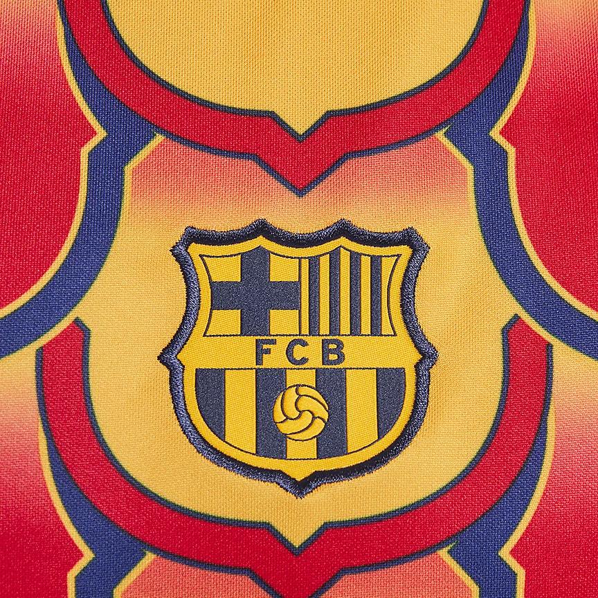 Nike Dri-Fit Academy Koszulka z nadrukiem na całej powierzchni z okrągłym dekoltem Szybkoschnąca Casualowa Koszulka z krótkim rękawem Męska Top Uniwersytecki Złoty FJ5430-740