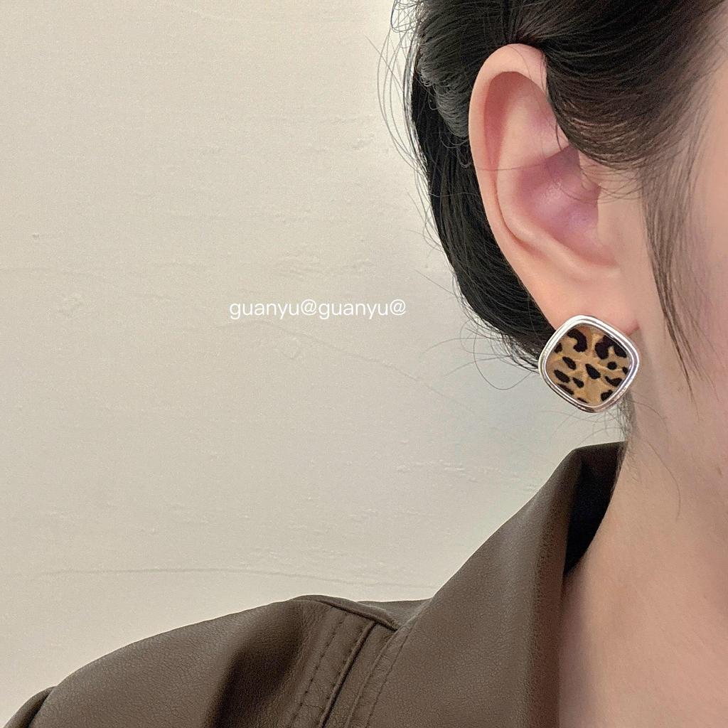 Sweet Style Resin Leopard Print Square Stud Earrings - Women's Fashion, Light Luxury, Versatile, and Unique