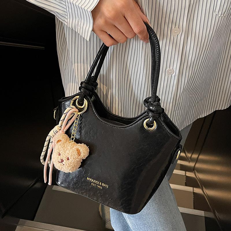 2025 New Products Are Popular, Fashionable and Simple, Hand-held Bucket Bags, Foreign Style and Versatile Commuting Solid Color PU Messenger Women's B