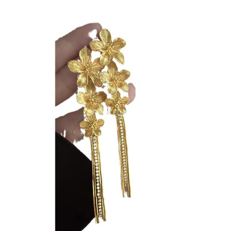 Floating flower Jiyue, high-end French retro metal flower fringed zircon earrings, niche design temperament stud earrings