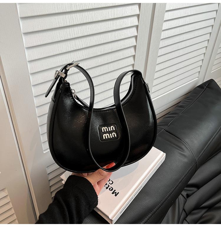 

Underarm bag women s 2025 new high-end women s summer niche design is popular this year, portable shoulder messenger bag чёрный