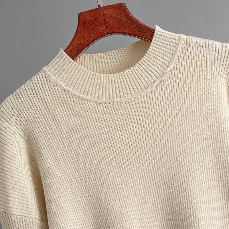 GMXIA Knitwear Set for Women's Autumn Design: A Two-piece Outfit Featuring A Contrasting Color Round-neck Top and A Slit Skirt, Exuding Elegance