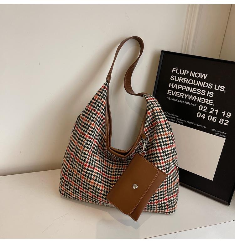 

Модная контрастная клетчатая сумка через плечо женская 2025 новый тренд большая вместимость сумка-тоут ретро повседневная сумка подмышку белый