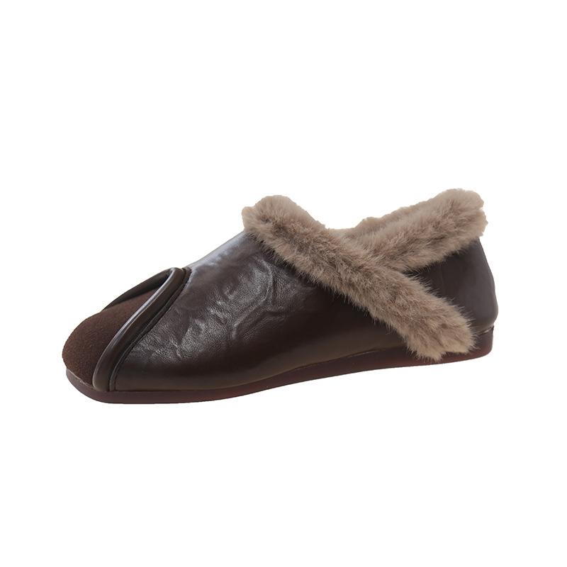 

Soft leather fur shoes women s winter wear 2024 new one-pedal fashionable retro Doudou shoes velvet cotton shoes 40 коричневий