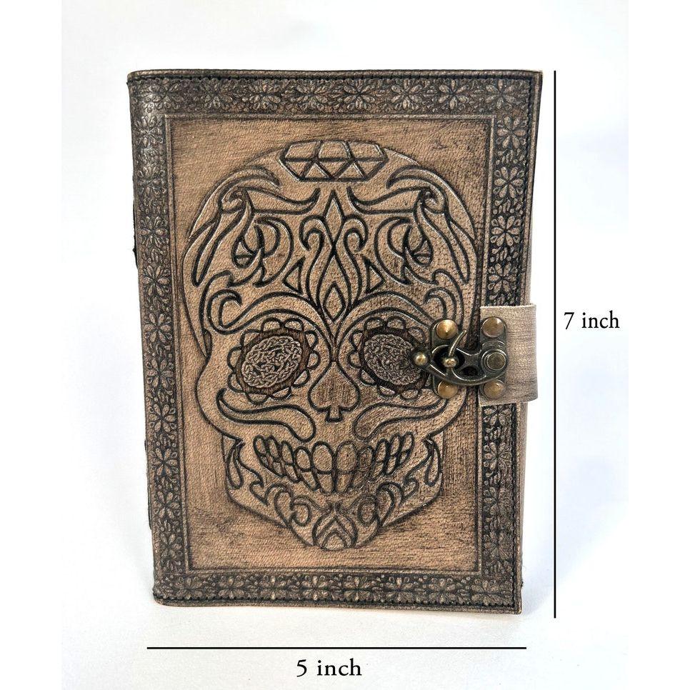 Bloco de notas diário com capa de couro em relevo para mulheres e homens Diários de viagem Vintage Artesanal Caveira em relevo Caderno de diário antigo 7X5 polegadas