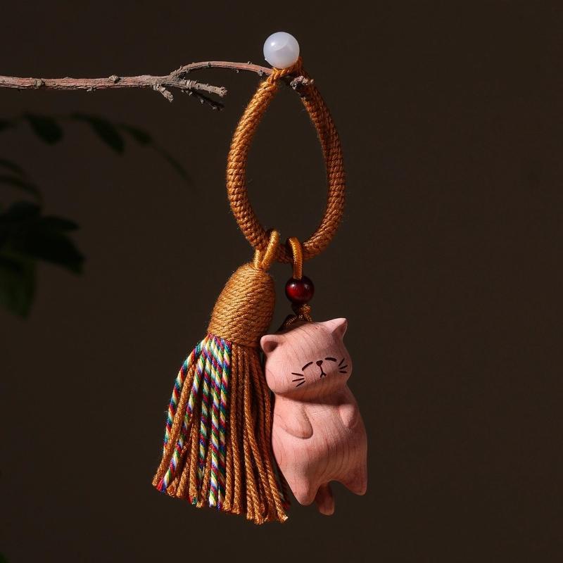 Handcrafted Cypress Cute Blessing Catching Cat Pendant Animal Art For Bags Car Keys Charm Accessories Decoration