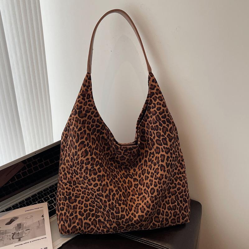 2025 Winter New Korean Casual Large-capacity Underarm Women's Bag Personalized Popular Leopard Print Commuter Shoulder Tote Bag