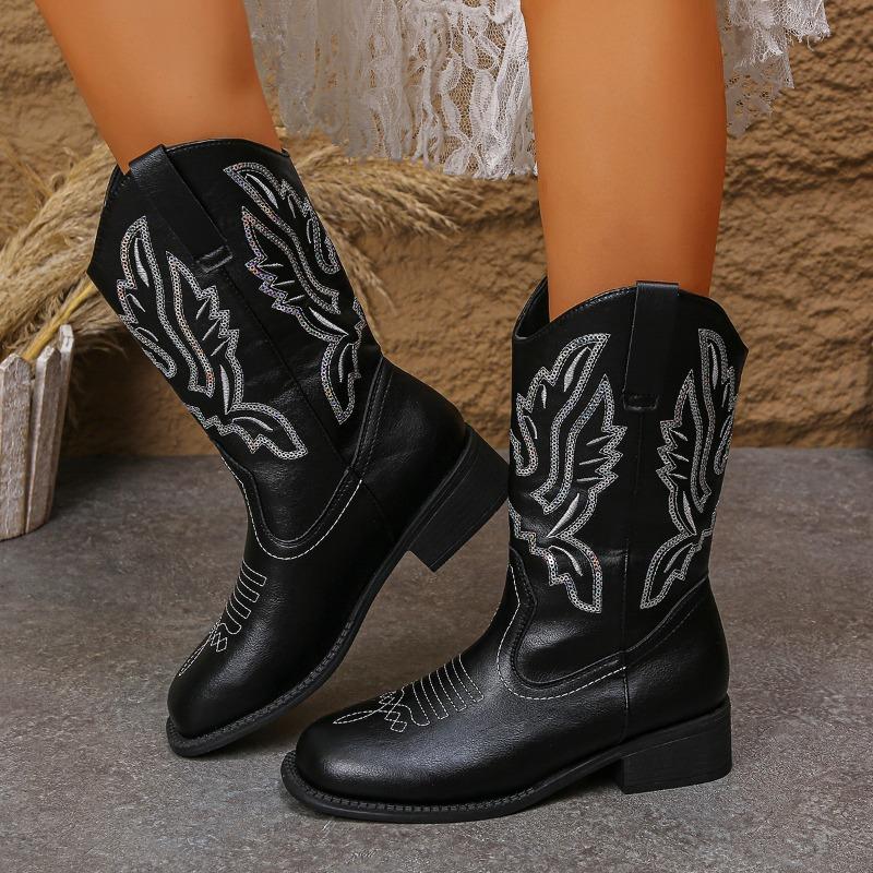 

Мода 2025 Новая женская обувь Слипоны Женские ботинки Модная вышивка Современные ботинки Женские Зимние Большого размера Бестселлер Ботинки до середины икры 43